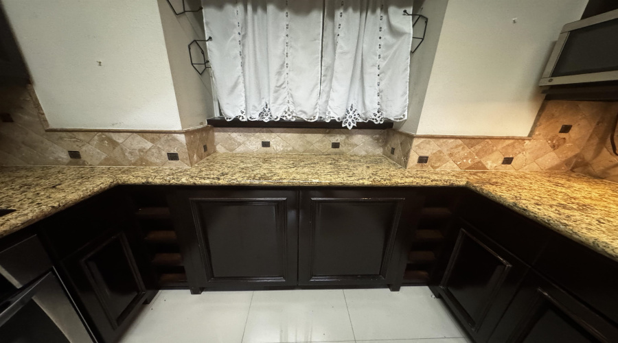 1808 Denmark Ln, Laredo, Texas 78045, 3 Bedrooms Bedrooms, 5 Rooms Rooms,2 BathroomsBathrooms,Residential,For Rent,1808 Denmark Ln,20255528