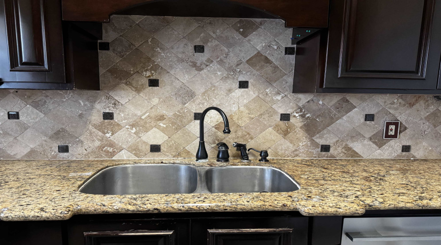 1808 Denmark Ln, Laredo, Texas 78045, 3 Bedrooms Bedrooms, 5 Rooms Rooms,2 BathroomsBathrooms,Residential,For Rent,1808 Denmark Ln,20255528