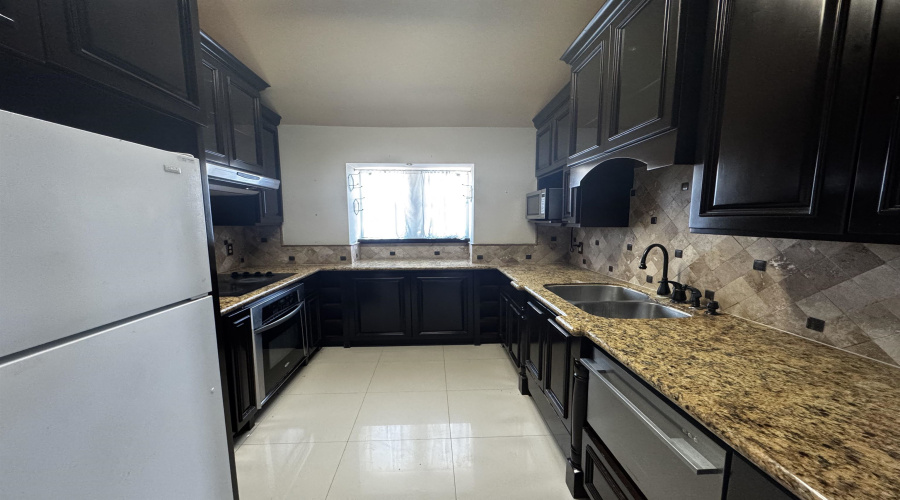 1808 Denmark Ln, Laredo, Texas 78045, 3 Bedrooms Bedrooms, 5 Rooms Rooms,2 BathroomsBathrooms,Residential,For Rent,1808 Denmark Ln,20255528