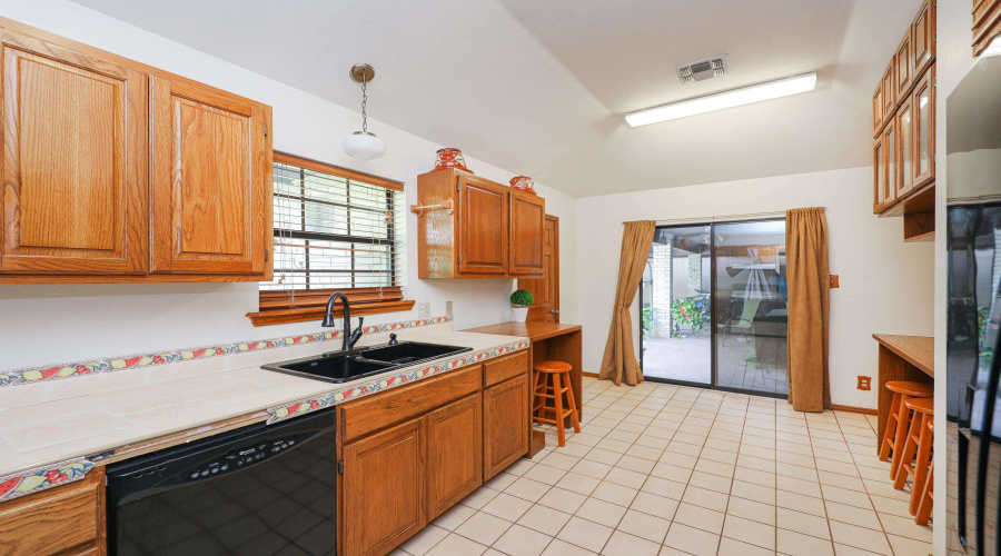 1215 St Patrick Dr, Laredo, Texas 78045, 3 Bedrooms Bedrooms, 7 Rooms Rooms,3 BathroomsBathrooms,Residential,For Sale,1215 St Patrick Dr,20254431