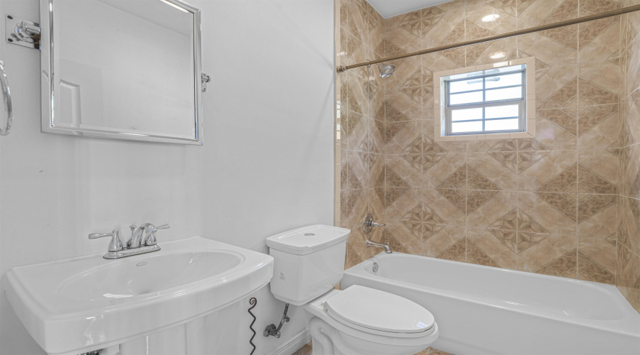 245 Lake Powell Dr, Laredo, Texas 78045, 6 Bedrooms Bedrooms, 9 Rooms Rooms,4 BathroomsBathrooms,Residential,For Sale,245 Lake Powell Dr,20255531