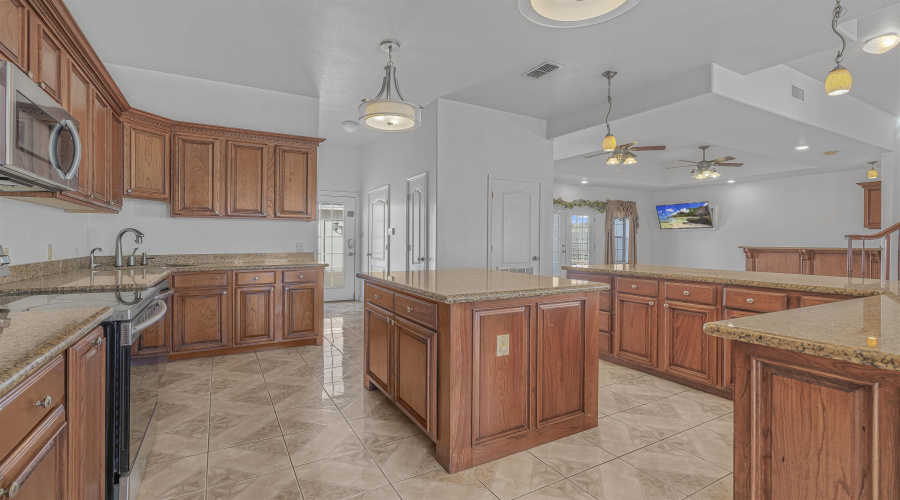 245 Lake Powell Dr, Laredo, Texas 78045, 6 Bedrooms Bedrooms, 9 Rooms Rooms,4 BathroomsBathrooms,Residential,For Sale,245 Lake Powell Dr,20255531