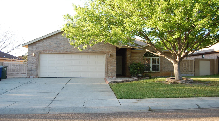 230 Newcastle Dr, Laredo, Texas 78041-2707, 3 Bedrooms Bedrooms, 5 Rooms Rooms,2 BathroomsBathrooms,Residential,For Rent,230 Newcastle Dr,20255532