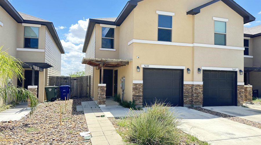 5609 Montevista Dr., Laredo, Texas 78041, 3 Bedrooms Bedrooms, 4 Rooms Rooms,2 BathroomsBathrooms,Residential,For Sale,5609 Montevista Dr.,20255534