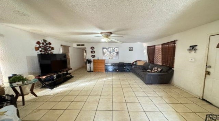 3006 Garfield St, Laredo, Texas 78043, 3 Bedrooms Bedrooms, 5 Rooms Rooms,2 BathroomsBathrooms,Residential,For Sale,3006 Garfield St,20255535