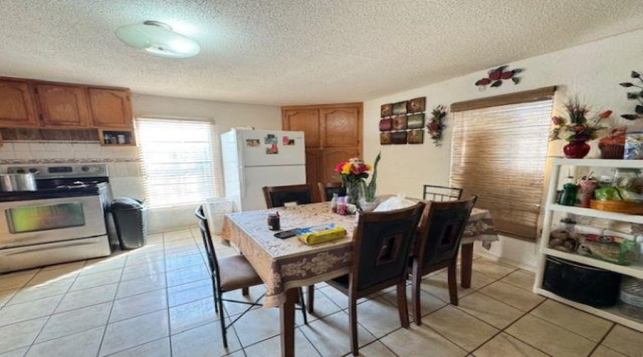 3006 Garfield St, Laredo, Texas 78043, 3 Bedrooms Bedrooms, 5 Rooms Rooms,2 BathroomsBathrooms,Residential,For Sale,3006 Garfield St,20255535