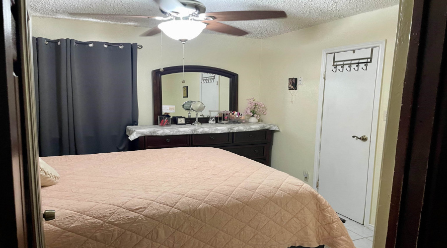 2815 Diaz St, Laredo, Texas 78043, 4 Bedrooms Bedrooms, 7 Rooms Rooms,2 BathroomsBathrooms,Residential,For Sale,2815 Diaz St,20255536