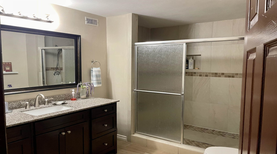 2815 Diaz St, Laredo, Texas 78043, 4 Bedrooms Bedrooms, 7 Rooms Rooms,2 BathroomsBathrooms,Residential,For Sale,2815 Diaz St,20255536