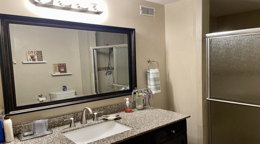 2815 Diaz St, Laredo, Texas 78043, 4 Bedrooms Bedrooms, 7 Rooms Rooms,2 BathroomsBathrooms,Residential,For Sale,2815 Diaz St,20255536