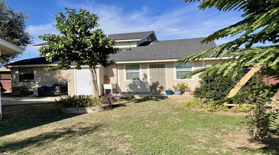 2815 Diaz St, Laredo, Texas 78043, 4 Bedrooms Bedrooms, 7 Rooms Rooms,2 BathroomsBathrooms,Residential,For Sale,2815 Diaz St,20255536