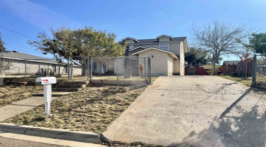 2815 Diaz St, Laredo, Texas 78043, 4 Bedrooms Bedrooms, 7 Rooms Rooms,2 BathroomsBathrooms,Residential,For Sale,2815 Diaz St,20255536