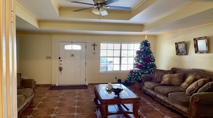 2815 Diaz St, Laredo, Texas 78043, 4 Bedrooms Bedrooms, 7 Rooms Rooms,2 BathroomsBathrooms,Residential,For Sale,2815 Diaz St,20255536