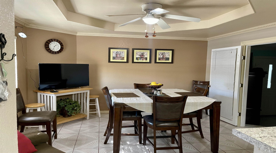 2815 Diaz St, Laredo, Texas 78043, 4 Bedrooms Bedrooms, 7 Rooms Rooms,2 BathroomsBathrooms,Residential,For Sale,2815 Diaz St,20255536