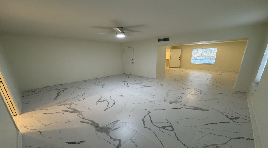 13 Royale Cir, Laredo, Texas 78041, 3 Bedrooms Bedrooms, 8 Rooms Rooms,2 BathroomsBathrooms,Residential,For Sale,13 Royale Cir,20255540