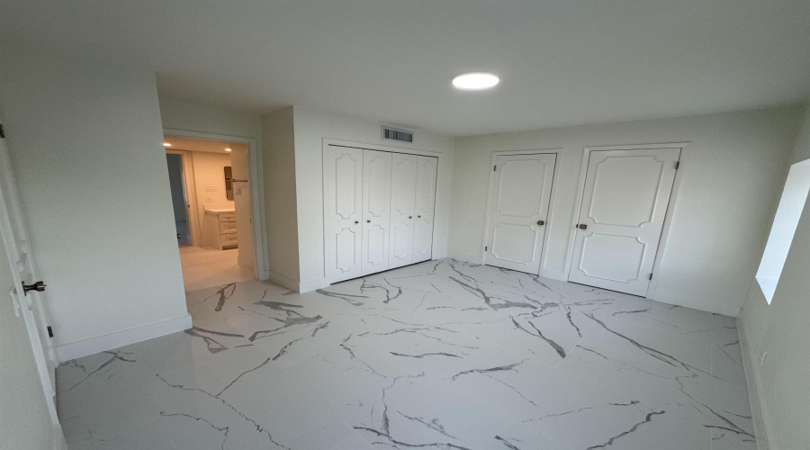 13 Royale Cir, Laredo, Texas 78041, 3 Bedrooms Bedrooms, 8 Rooms Rooms,2 BathroomsBathrooms,Residential,For Sale,13 Royale Cir,20255540