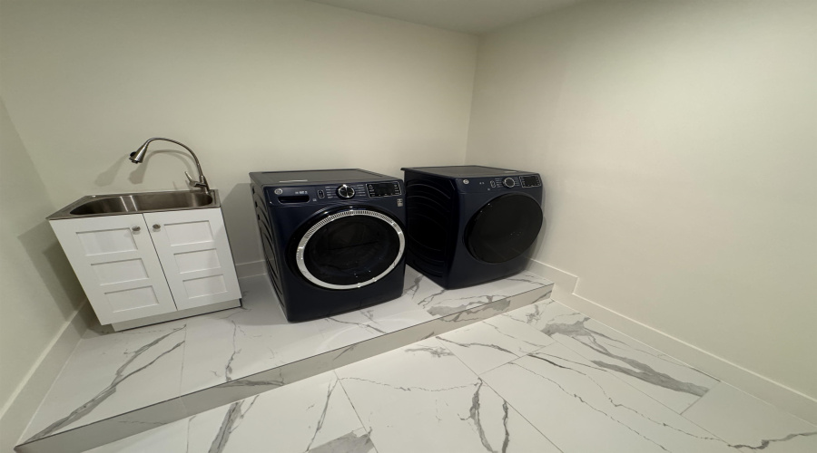 13 Royale Cir, Laredo, Texas 78041, 3 Bedrooms Bedrooms, 8 Rooms Rooms,2 BathroomsBathrooms,Residential,For Sale,13 Royale Cir,20255540