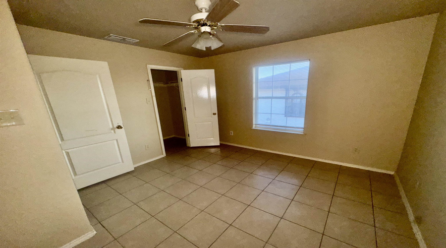 2801 S Bartlett Ave, Laredo, Texas 78046, 2 Bedrooms Bedrooms, 4 Rooms Rooms,1 BathroomBathrooms,Residential,For Rent,2801 S Bartlett Ave,20255553