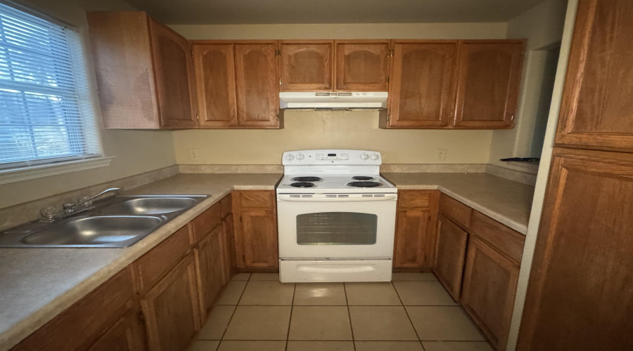 2801 S Bartlett Ave, Laredo, Texas 78046, 2 Bedrooms Bedrooms, 4 Rooms Rooms,1 BathroomBathrooms,Residential,For Rent,2801 S Bartlett Ave,20255553