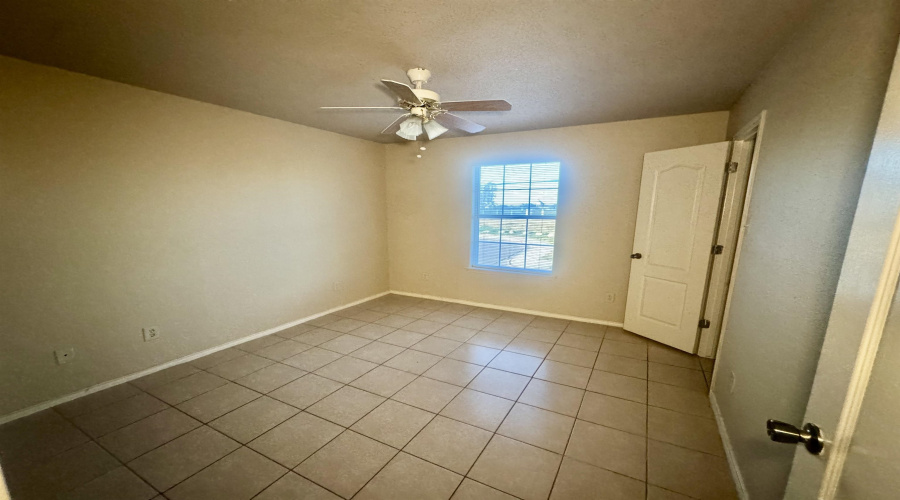 2801 S Bartlett Ave, Laredo, Texas 78046, 2 Bedrooms Bedrooms, 4 Rooms Rooms,1 BathroomBathrooms,Residential,For Rent,2801 S Bartlett Ave,20255553