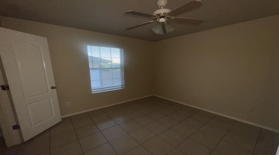 2801 S Bartlett Ave, Laredo, Texas 78046, 2 Bedrooms Bedrooms, 4 Rooms Rooms,1 BathroomBathrooms,Residential,For Rent,2801 S Bartlett Ave,20255553