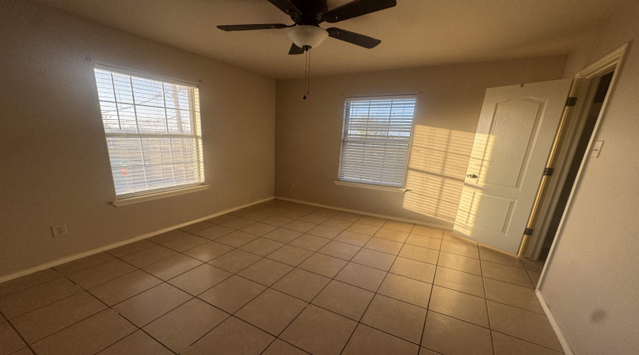 2801 S Bartlett Ave, Laredo, Texas 78046, 2 Bedrooms Bedrooms, 4 Rooms Rooms,1 BathroomBathrooms,Residential,For Rent,2801 S Bartlett Ave,20255554