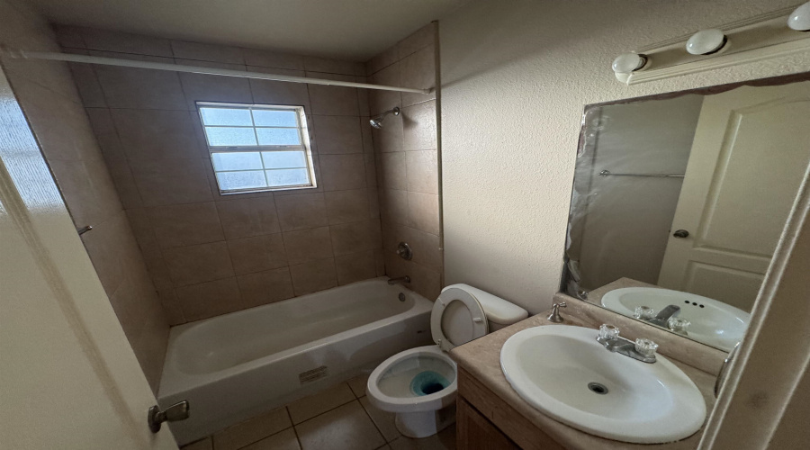 2801 S Bartlett Ave, Laredo, Texas 78046, 2 Bedrooms Bedrooms, 4 Rooms Rooms,1 BathroomBathrooms,Residential,For Rent,2801 S Bartlett Ave,20255554