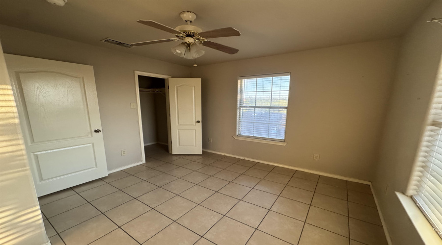 2801 S Bartlett Ave, Laredo, Texas 78046, 2 Bedrooms Bedrooms, 4 Rooms Rooms,1 BathroomBathrooms,Residential,For Rent,2801 S Bartlett Ave,20255554