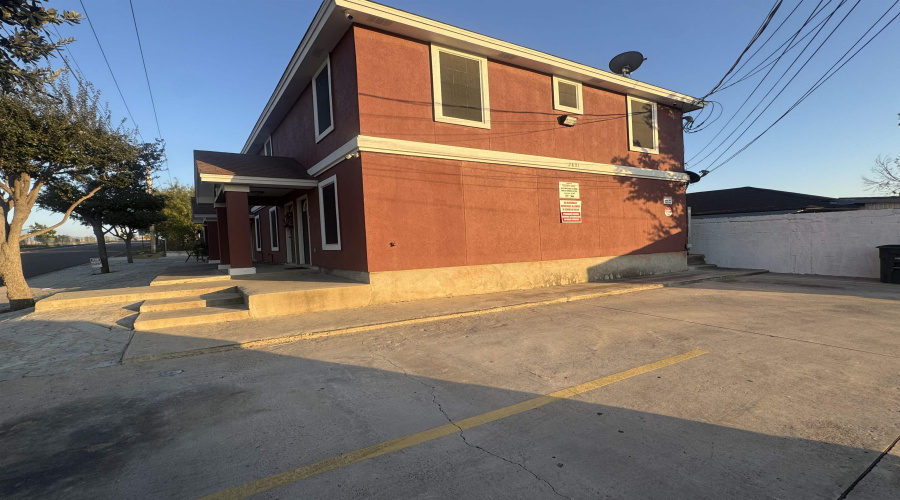 2801 S Bartlett Ave, Laredo, Texas 78046, 2 Bedrooms Bedrooms, 4 Rooms Rooms,1 BathroomBathrooms,Residential,For Rent,2801 S Bartlett Ave,20255554