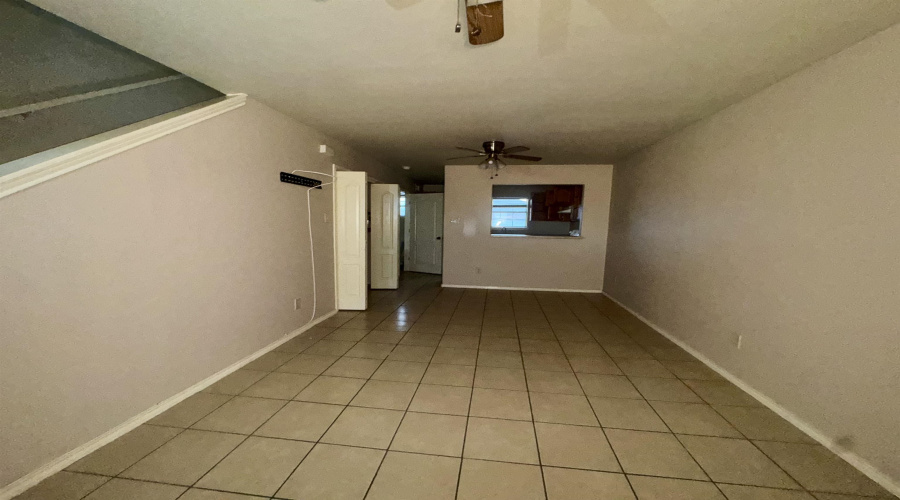 2801 S Bartlett Ave, Laredo, Texas 78046, 2 Bedrooms Bedrooms, 4 Rooms Rooms,1 BathroomBathrooms,Residential,For Rent,2801 S Bartlett Ave,20255554