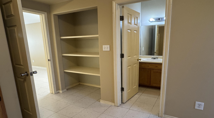 4502 Llano Rd, Laredo, Texas 78046-0000, 1 Bedroom Bedrooms, 3 Rooms Rooms,1 BathroomBathrooms,Residential,For Rent,4502 Llano Rd,20255556