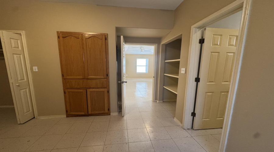 4502 Llano Rd, Laredo, Texas 78046-0000, 1 Bedroom Bedrooms, 3 Rooms Rooms,1 BathroomBathrooms,Residential,For Rent,4502 Llano Rd,20255556