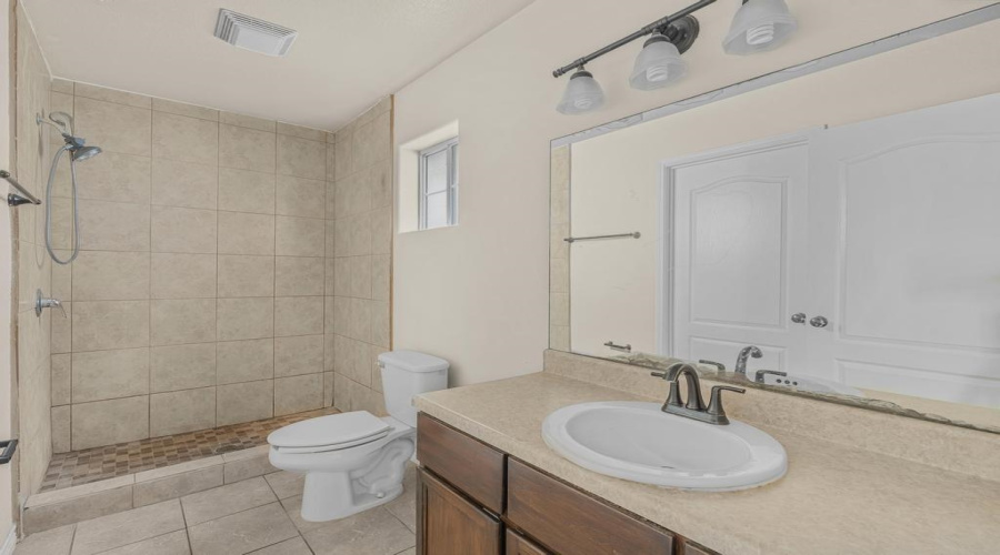 5410 Marcella Ave, Laredo, Texas 78041, 2 Bedrooms Bedrooms, 4 Rooms Rooms,2 BathroomsBathrooms,Residential,For Rent,5410 Marcella Ave,20255558