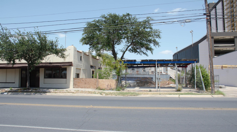 2519 San Bernardo Ave, LAREDO, Texas 78040, 1 Room Rooms,1 BathroomBathrooms,Commercial retail/office,For Rent,2519 San Bernardo Ave,20255559