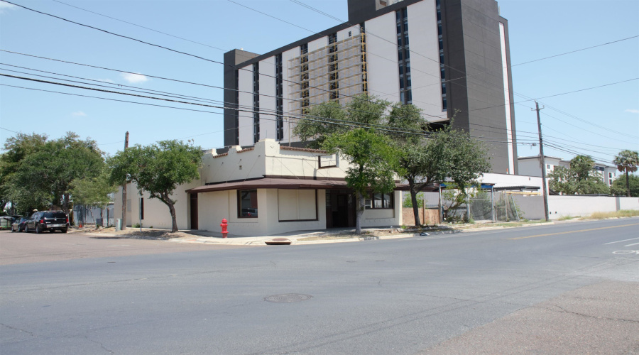 2519 San Bernardo Ave, LAREDO, Texas 78040, 1 Room Rooms,1 BathroomBathrooms,Commercial retail/office,For Rent,2519 San Bernardo Ave,20255559