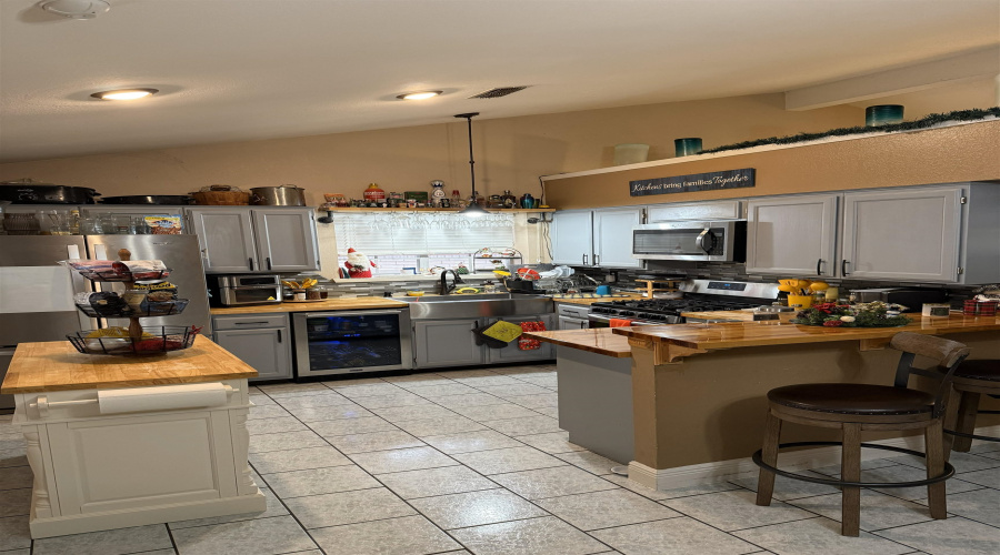 1409 Alameda Dr, Laredo, Texas 78045, 5 Bedrooms Bedrooms, 8 Rooms Rooms,2 BathroomsBathrooms,Residential,For Sale,1409 Alameda Dr,20255560