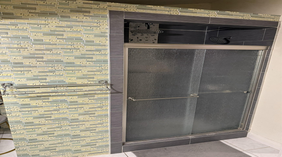 1409 Alameda Dr, Laredo, Texas 78045, 5 Bedrooms Bedrooms, 8 Rooms Rooms,2 BathroomsBathrooms,Residential,For Sale,1409 Alameda Dr,20255560