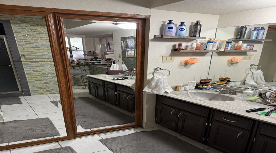 1409 Alameda Dr, Laredo, Texas 78045, 5 Bedrooms Bedrooms, 8 Rooms Rooms,2 BathroomsBathrooms,Residential,For Sale,1409 Alameda Dr,20255560