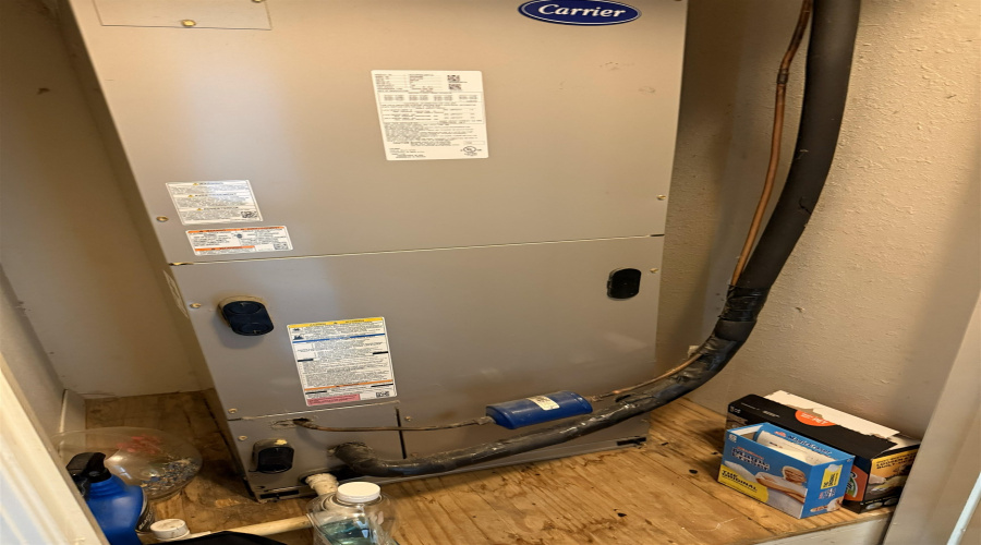 1409 Alameda Dr, Laredo, Texas 78045, 5 Bedrooms Bedrooms, 8 Rooms Rooms,2 BathroomsBathrooms,Residential,For Sale,1409 Alameda Dr,20255560