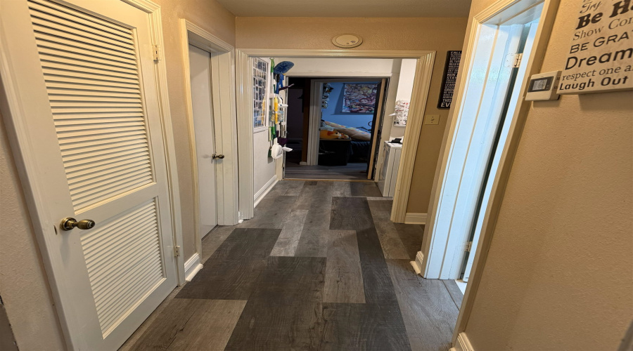 1409 Alameda Dr, Laredo, Texas 78045, 5 Bedrooms Bedrooms, 8 Rooms Rooms,2 BathroomsBathrooms,Residential,For Sale,1409 Alameda Dr,20255560