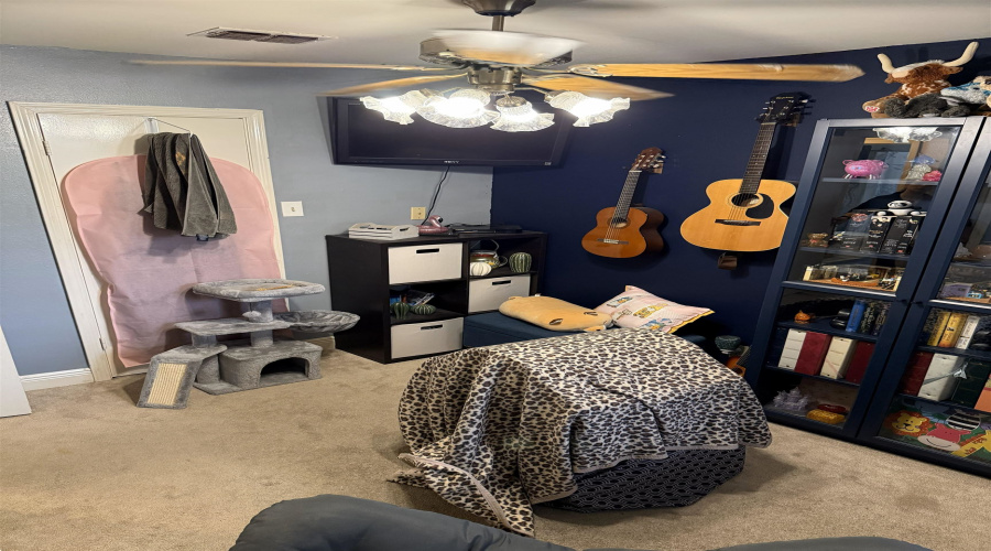 1409 Alameda Dr, Laredo, Texas 78045, 5 Bedrooms Bedrooms, 8 Rooms Rooms,2 BathroomsBathrooms,Residential,For Sale,1409 Alameda Dr,20255560