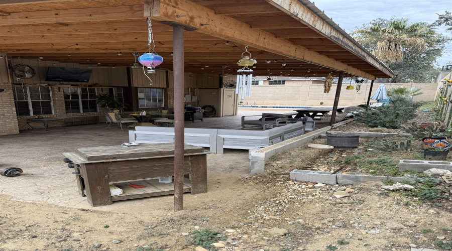 1409 Alameda Dr, Laredo, Texas 78045, 5 Bedrooms Bedrooms, 8 Rooms Rooms,2 BathroomsBathrooms,Residential,For Sale,1409 Alameda Dr,20255560