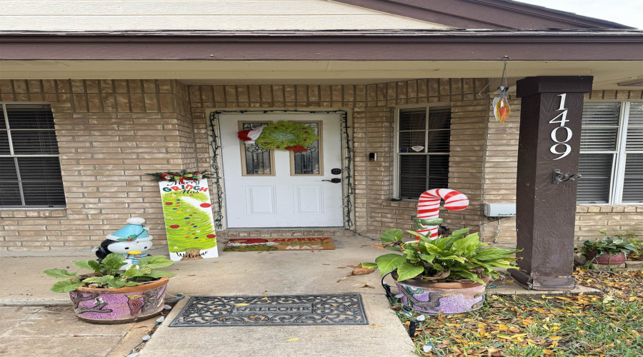 1409 Alameda Dr, Laredo, Texas 78045, 5 Bedrooms Bedrooms, 8 Rooms Rooms,2 BathroomsBathrooms,Residential,For Sale,1409 Alameda Dr,20255560