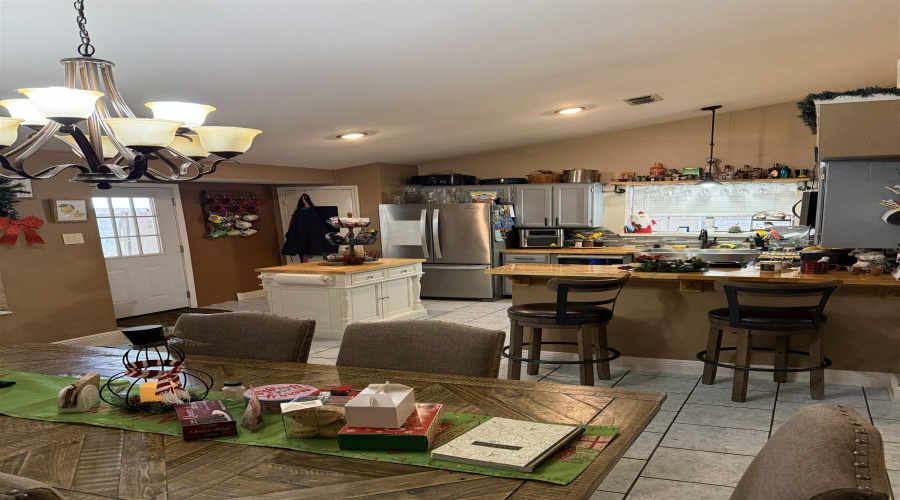 1409 Alameda Dr, Laredo, Texas 78045, 5 Bedrooms Bedrooms, 8 Rooms Rooms,2 BathroomsBathrooms,Residential,For Sale,1409 Alameda Dr,20255560