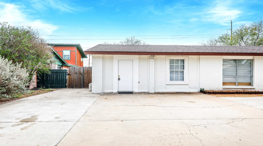 1005 Andrew Ave, LAREDO, Texas 78045, 1 Bedroom Bedrooms, 3 Rooms Rooms,1 BathroomBathrooms,Residential,For Rent,1005 Andrew Ave,20255562