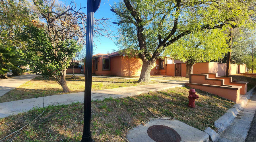 1801 Clark Blvd, LAREDO, Texas 78043-2320, 3 Bedrooms Bedrooms, 5 Rooms Rooms,3 BathroomsBathrooms,Residential,For Sale,1801 Clark Blvd,20255564
