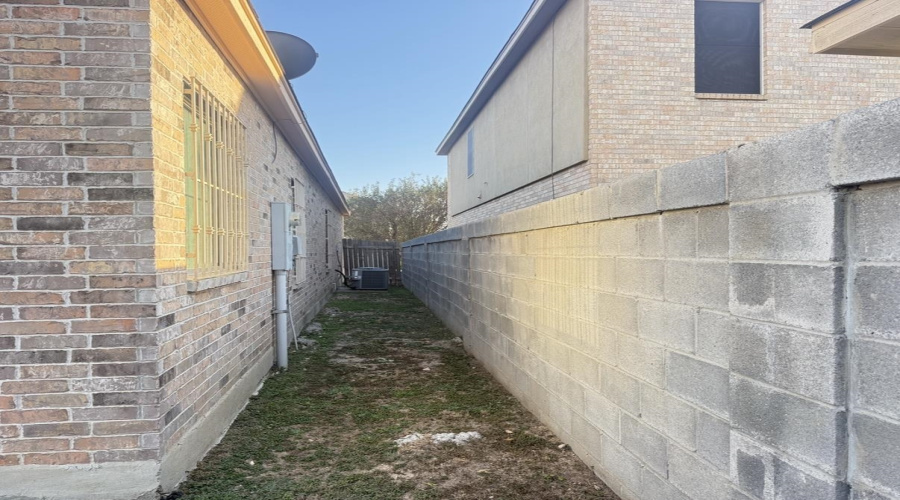 3110 Quintero St, LAREDO, Texas 78045, 3 Bedrooms Bedrooms, 5 Rooms Rooms,2 BathroomsBathrooms,Residential,For Rent,3110 Quintero St,20255565