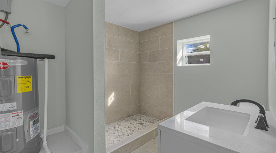 2320 Burnside St, Laredo, Texas 78040, 4 Bedrooms Bedrooms, 6 Rooms Rooms,1 BathroomBathrooms,Residential,For Sale,2320 Burnside St,20255566