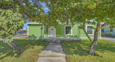 2320 Burnside St, Laredo, Texas 78040, 4 Bedrooms Bedrooms, 6 Rooms Rooms,1 BathroomBathrooms,Residential,For Sale,2320 Burnside St,20255566
