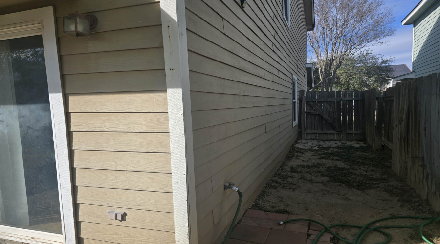 1749 Aransas Pass Dr, Laredo, Texas 78045-8464, 4 Bedrooms Bedrooms, 7 Rooms Rooms,3 BathroomsBathrooms,Residential,For Sale,1749 Aransas Pass Dr,20255568