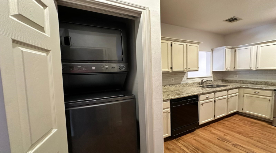 2445 Monarch Dr, Laredo, Texas 78045, 3 Bedrooms Bedrooms, 7 Rooms Rooms,2 BathroomsBathrooms,Residential,For Rent,2445 Monarch Dr,20255569